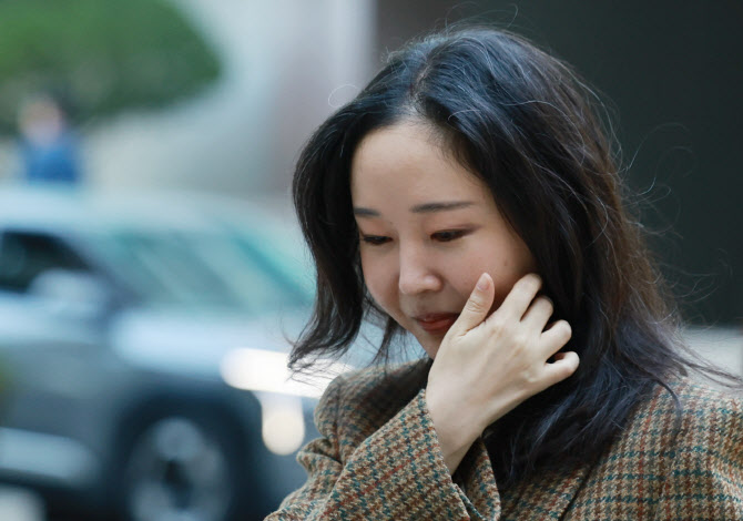 민희진 "임성한급 막장" VS 하이브 "분쟁 종용"… 260억 풋옵션 혈투