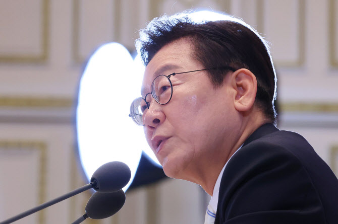 李대통령 “한미 관세·구금 연계설 전혀 사실 아냐…국익 해치는 합의 없다”