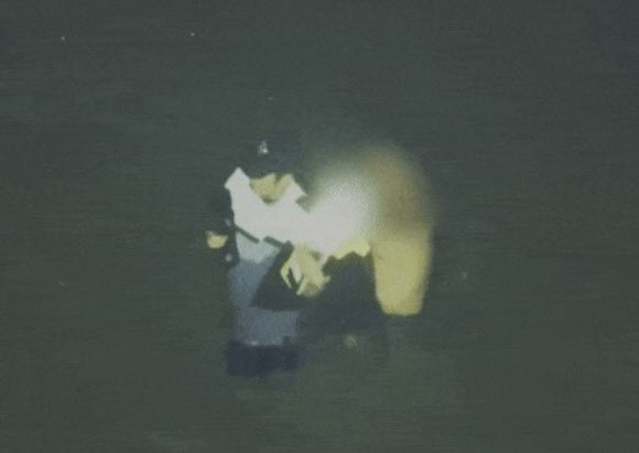 "왜 혼자 출동시켰냐" 구명조끼 양보 후 숨진 해경…유족 분통