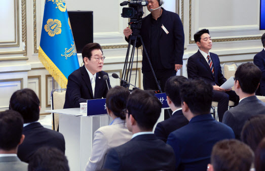 대통령실 "언론보다 유튜브 대응에 방점…배상액 크게"