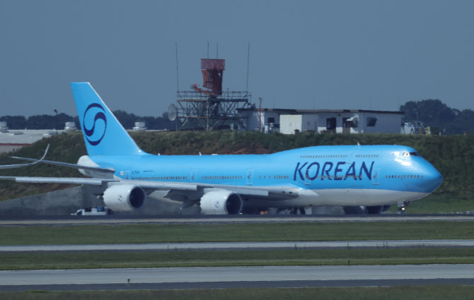 [속보]美 석방 근로자 탑승 전세기 인천공항 도착