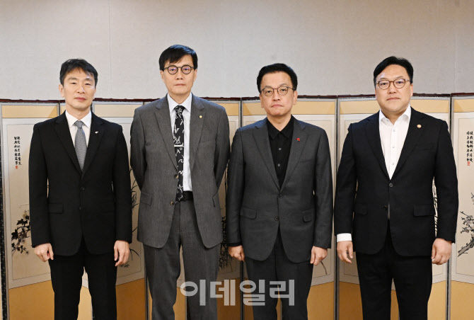 조직개편 후 F4회의 어떻게 되나…기능 강화·법제화 등 놓고 이견