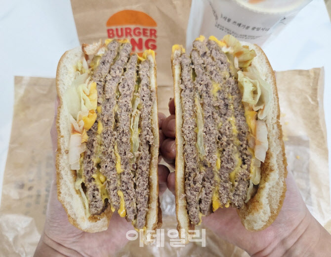 “혈관 터질 뻔” 파이브가이즈도 긴장…버거킹 ‘신상’ 정체[먹어보고서]
