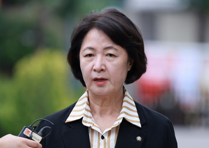 추미애 “조희대, 재판지연으로 내란범 보호…먼저 물어나야”