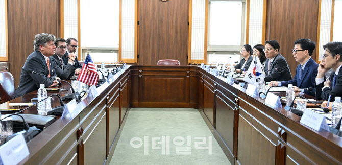 韓근로자 구금 사태 항의, 美도 '유감'…'비자 워킹그룹' 추진 논의 가속화