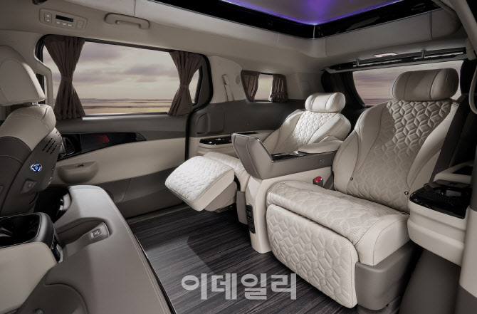 기아 `The 2026 카니발 하이리무진` 출시…6327만원 부터