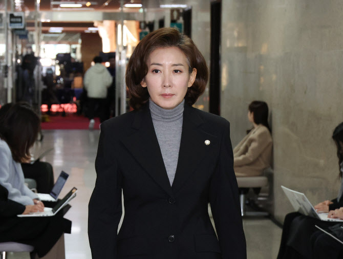 추미애 '조희대 사퇴 압박'에…나경원 "그럼 재판중지 李대통령은?"