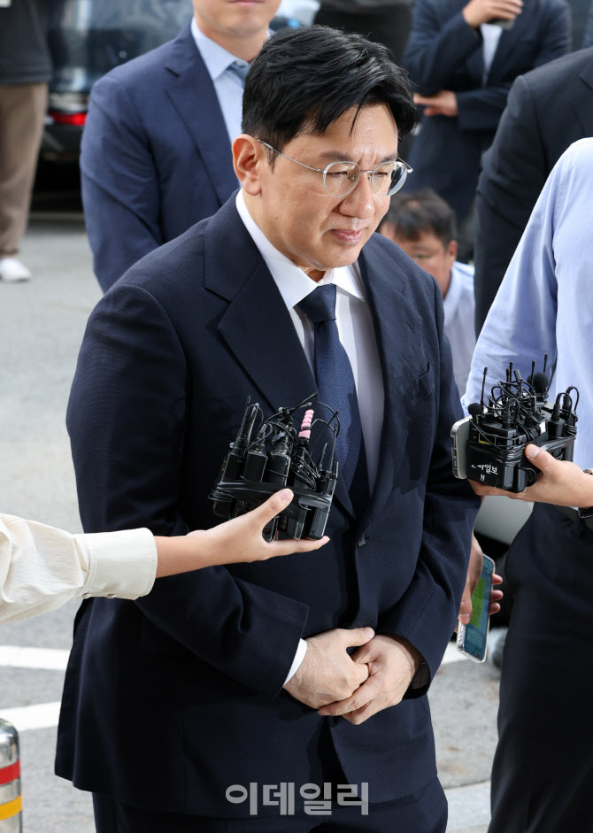 경찰 포토라인에 선 K-POP의 거장[포토]