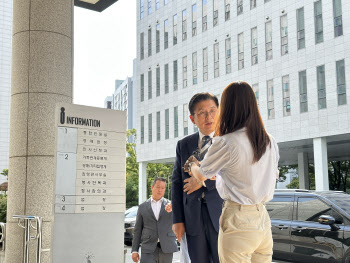 '패스트트랙 충돌 사건' 황교안·나경원, 결심 출석…"정당한 정치행위"