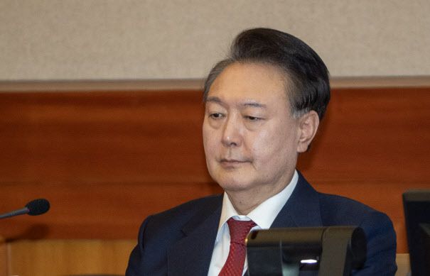 "히틀러의 재림" 尹 측, 대법원장 사퇴 요구 맹비난