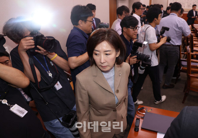 [포토]간사 선임의 건, '퇴장하는 나경원 의원'