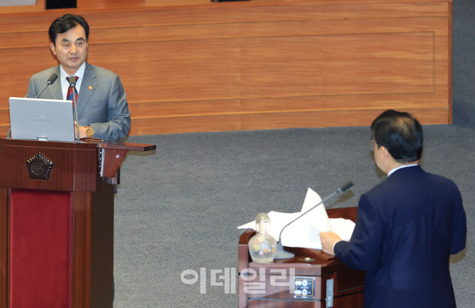 [포토]대정부질문, '답변하는 안규백 장관'