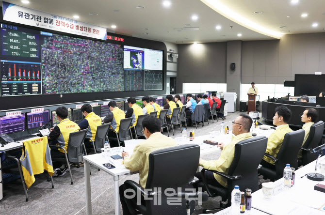 역대급 긴 추석에…산업부, 전력계통 비상대응 점검