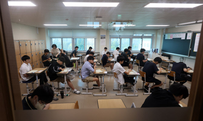 수능 9월 모평, 48개 문항에 이의신청…모두 ‘이상 없음’