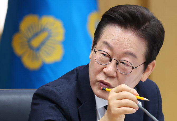 세종서 첫 국무회의 연 李 ‘균형 성장’ 강조…부처 인사 속도 주문도