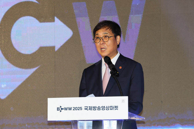 `국제방송영상마켓` 찾은 최휘영 장관 “K콘텐츠 알리는 교두보”