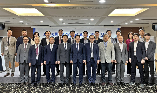 달 표면 모사하고, 인공월면토 활용···우주건설 논의 장 마련
