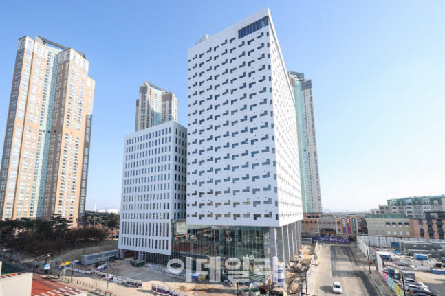 "고양시청 이전 용역 예비비 집행 부당해" 원고 주장 대부분 '각하'