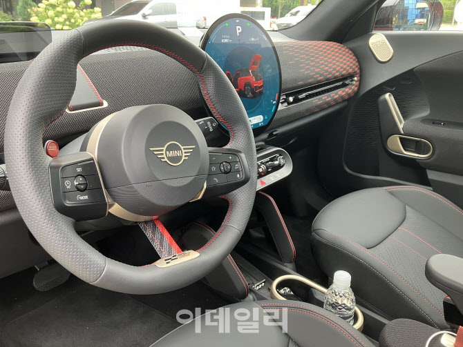 앙증맞음과 파워를 동시에…MINI의 새 에이스 `에이스맨`[타봤어요]