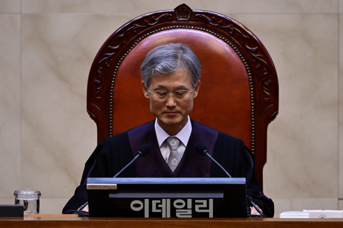 '사퇴압박 속 의혹 부인' 조희대 대법원장, 오늘 전원합의체 선고