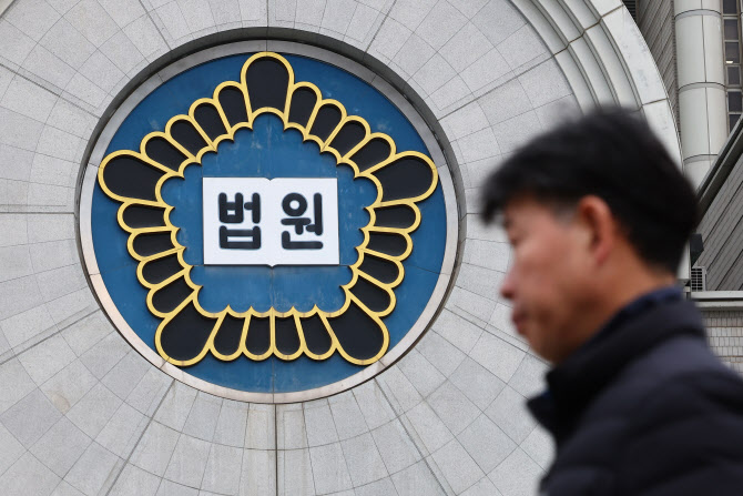 "카카오에 주지마" 부동산 정보 독점한 네이버…1심 벌금 2억