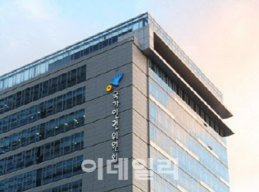인권위 "기숙형 고등학교, 16시간 휴대전화 사용 제한은 과도해"