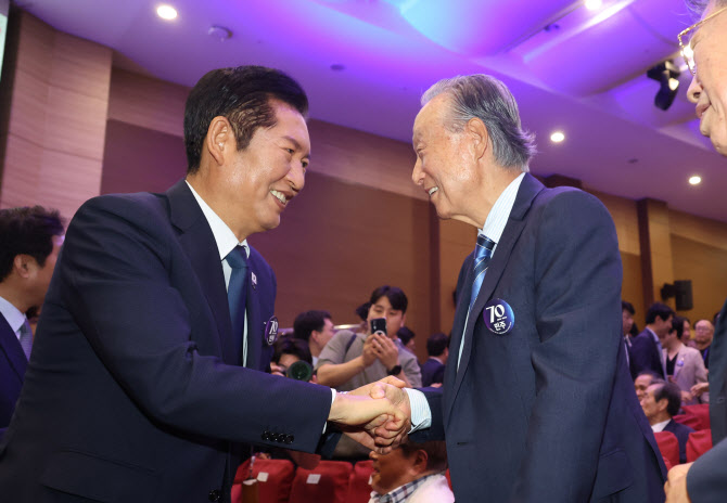 권노갑, 與 창당 70주년 기념식 "국민통합 앞장…위기 극복 견인차 되길"