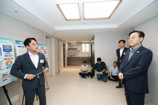김윤덕 국토장관 “싸고 안 좋다던 LH 아파트 인식, 민간참여로 바꾼다”