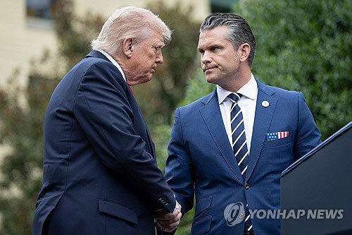 트럼프 '보도지침'…"승인없는 취재시 출입증 취소"