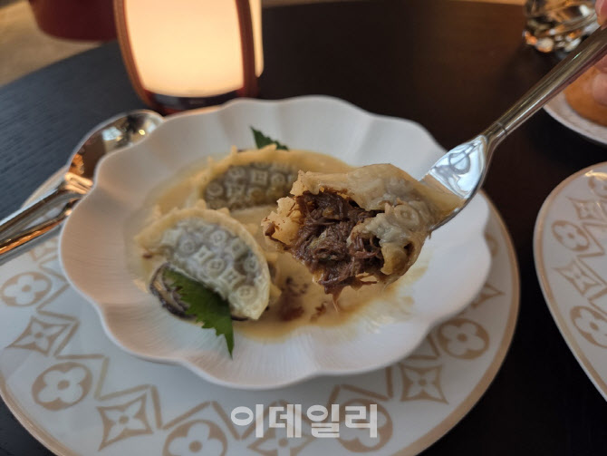 "예약 못해 난리였는데"…루이비통 만두 '찐' 시식 후기[먹어보고서]