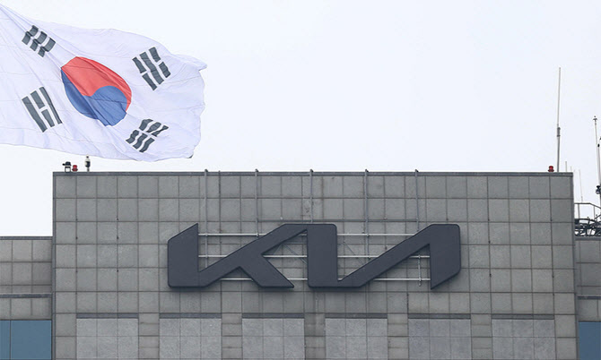 노조 파업 위기에 멕시코 관세 압박까지…기아 '이중고'