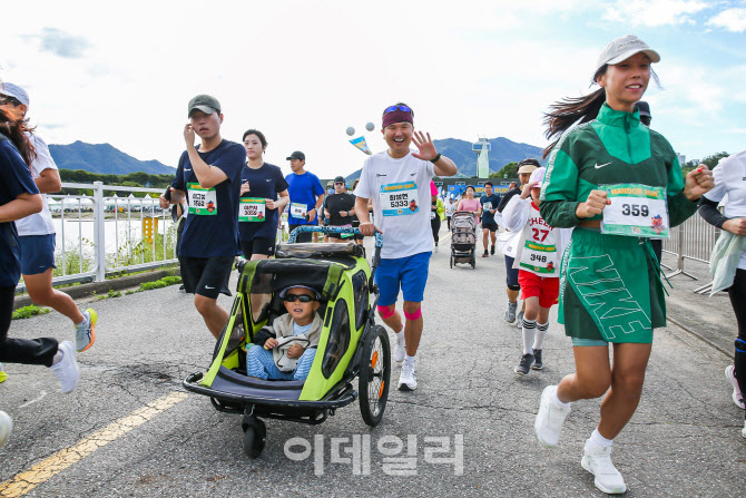 [포토] 가족과 함께 즐기는 '한돈런'
