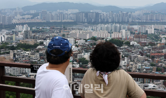 "금리 내리기 전 정부 부동산 규제책 먼저 나와야 집값 잡을 수 있다”