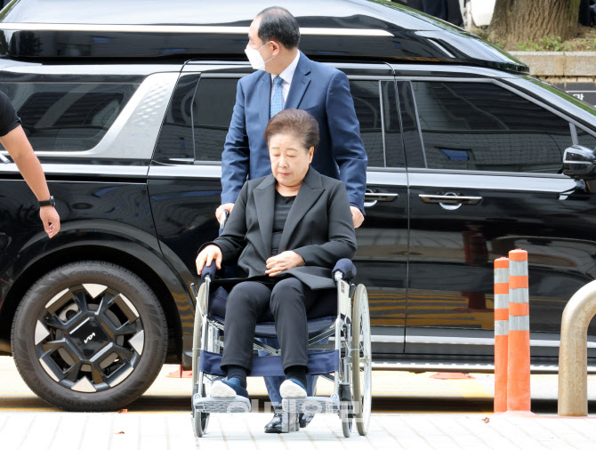 [포토]영장심사 출석하는 한학자 통일교 총재