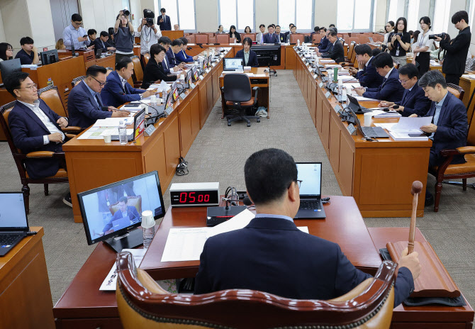 정부조직법 ‘7일 속전속결’ 행안위 통과…25일 본회의 향한다