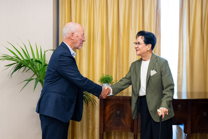 이재현 회장, 유럽 현장경영 신성장 기회 모색…"글로벌 영토 확장 박차"