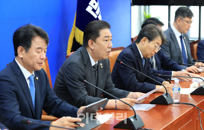 [포토]김병기, '배임죄 폐지...민생경제 회복, 기업 활동 정상화 위한 시대적 과제'