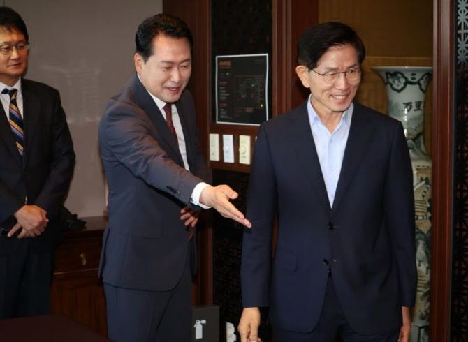 장동혁, 김문수와 오찬 “당 상황 어렵다”…“잘하고 계시다”