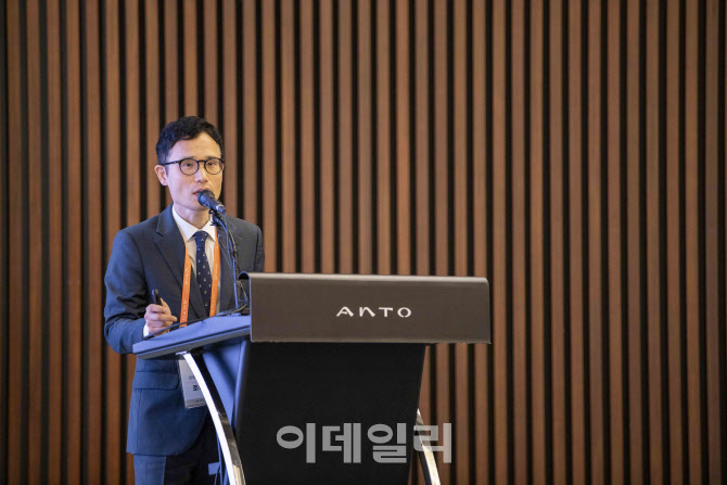 북한산에 뜬 ‘안토’…한화, 프리미엄 시장 본격 공략