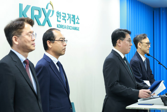 "슈퍼리치 주가조작 그 기업"…의혹에 10%대 급락