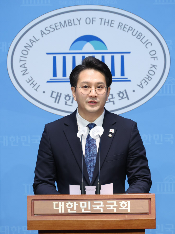 與전용기 "정부조직법 가장 먼저 상정..민생법안은 이후 처리"