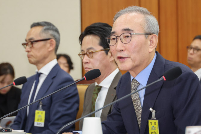 해킹 징후에도 늑장 대처…KT 김영섭 “초기 ‘스미싱’으로 잘못 판단”