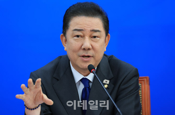경찰, 김병기 '아들 편입 개입 의혹' 고발인 조사 진행