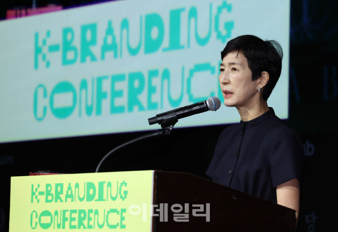 '불닭 어머니' 김정수 부회장 "차별화된 브랜드 정체성 구축해라"