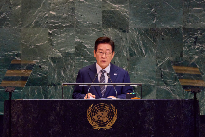 李, ‘교류·관계 정상화·비핵화’ 추동…한반도 평화 추진