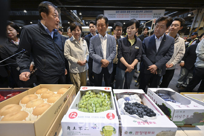 [포토]정청래 대표, '추석맞이 물가점검 가락시장 현장 방문'