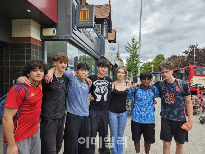 청년들이 배에서 사는 이유…암호화폐 과외까지, 왜?