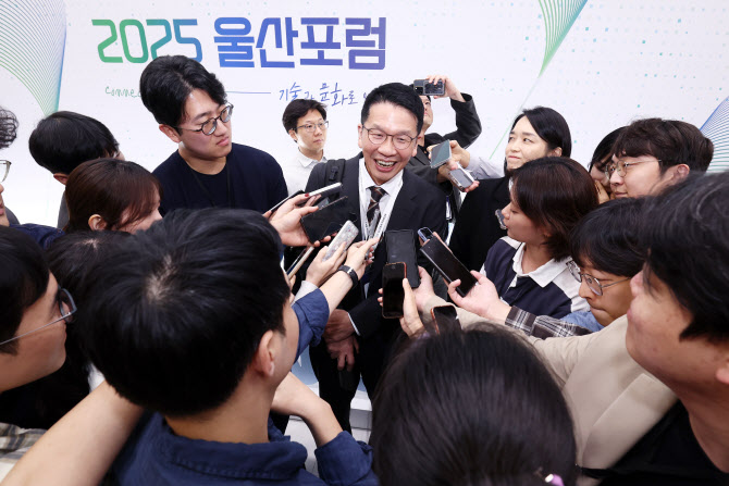 최창원 SK수펙스 의장 “AI는 구세주…제조업 부활 이끌 기회”