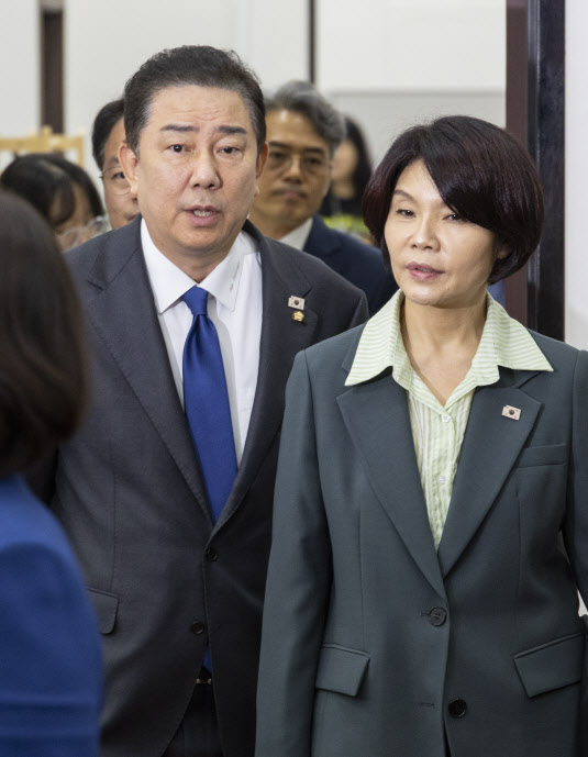 與 "정부조직 개편, 꼭 필요…국힘에 대승적 협조 촉구"