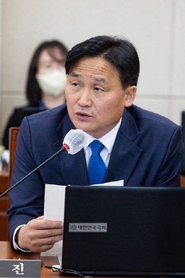 "추미애의 전쟁, 결과 좋았던 기억 없어"…'찐명' 김영진, 직격